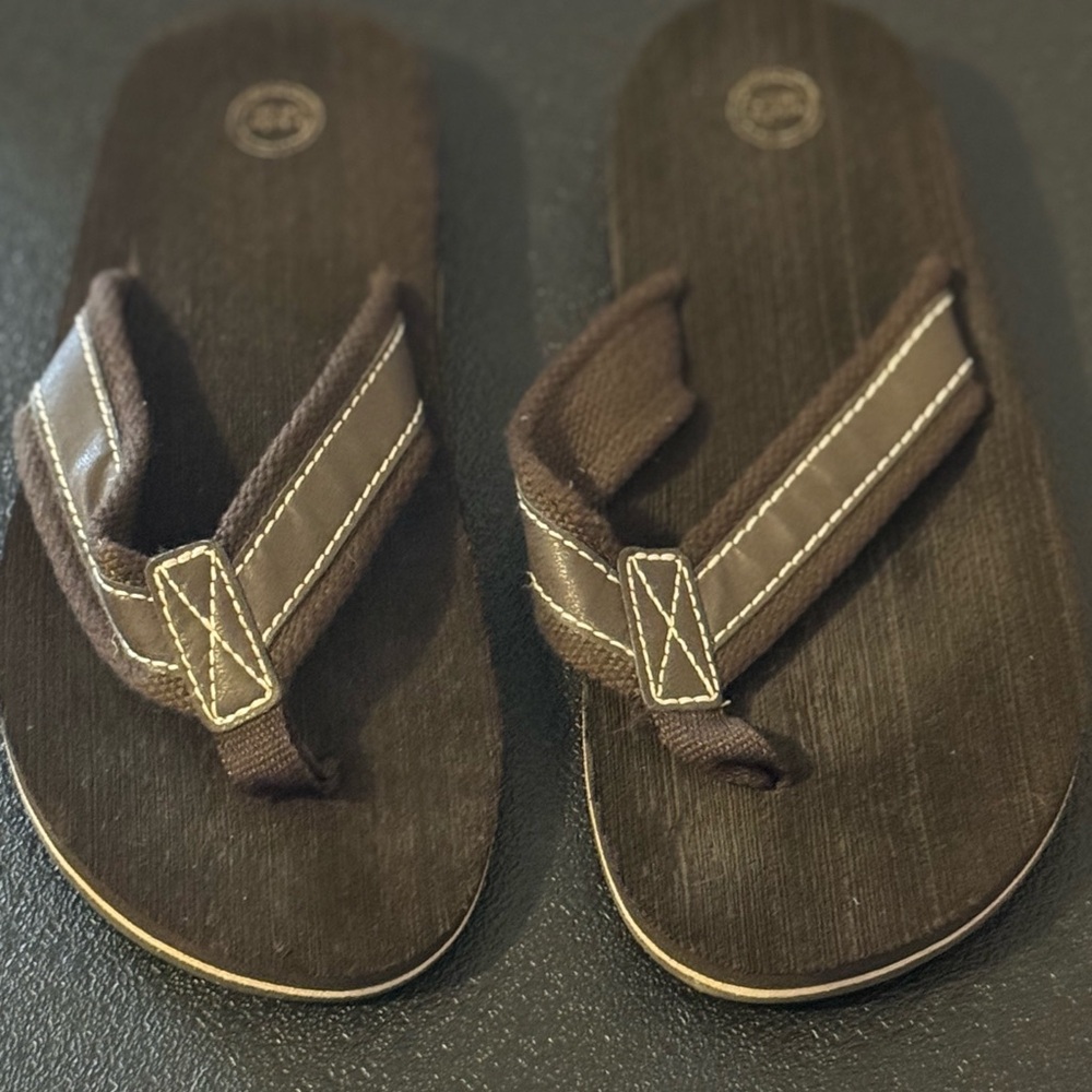 Wonder Nation Brand, Boy’s Brown Sandals/Flip Flops, Sz (4-5) Shoes/Footwear
